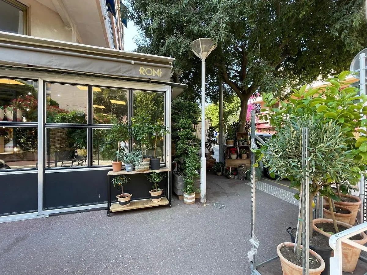 Urban Riviera Juan Les Pins - Queen Room