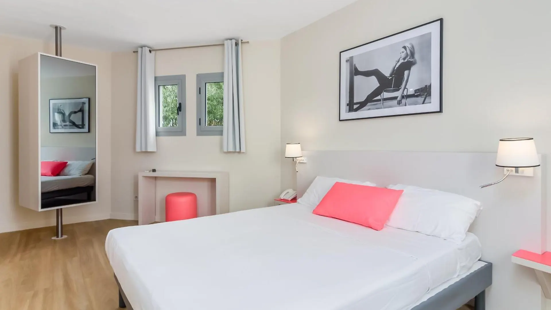 Urban Riviera Juan Les Pins - Queen Room 0*, Juan-les-Pins