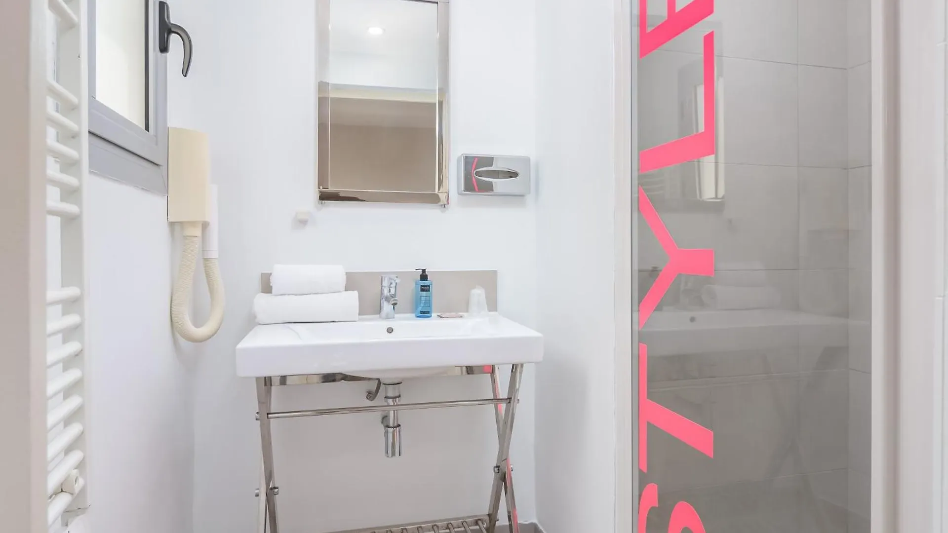 Urban Riviera Juan Les Pins - Queen Room France
